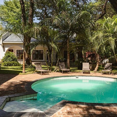 Jacaranda Lodge Victoria Falls Exterior photo