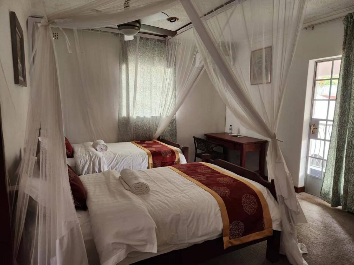 Jacaranda Lodge Victoria Falls Exterior photo