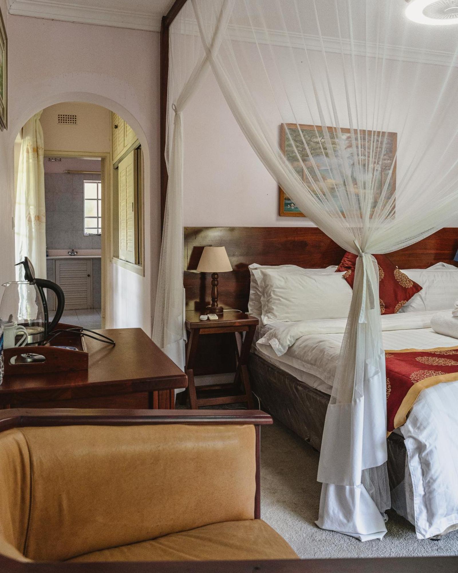 Jacaranda Lodge Victoria Falls Exterior photo
