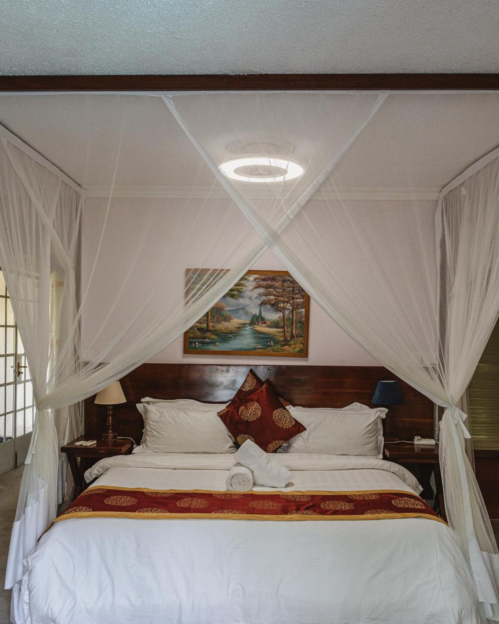 Jacaranda Lodge Victoria Falls Exterior photo