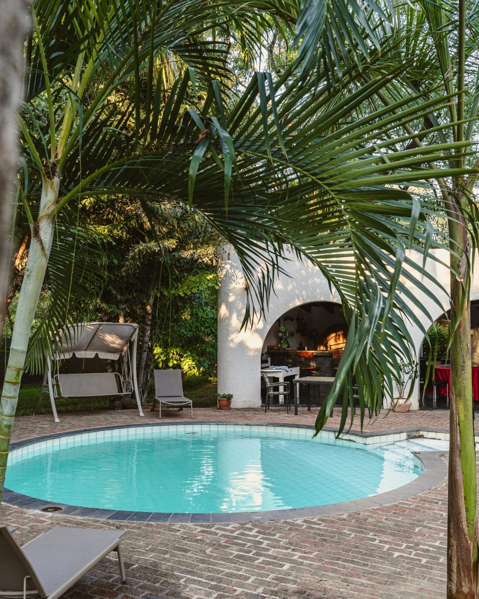 Jacaranda Lodge Victoria Falls Exterior photo